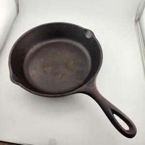 Vintage Vtg Lodge Cast Iron Skillet 5 SK Made In USA D, 2 Notch Heat Ring 8 1/4"
